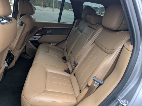 Used 2023 Land Rover Range Rover SE image 27