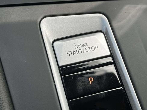 Used 2024 Volkswagen Atlas Cross Sport SE FWD image 32