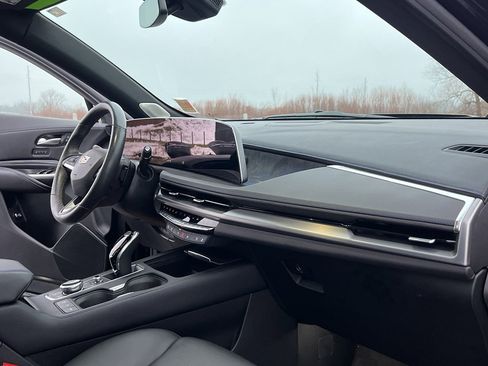 Used 2024 Cadillac XT4 Sport image 29