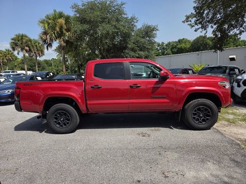 Used 2021 Toyota Tacoma SR5 AWD/4WD image 2