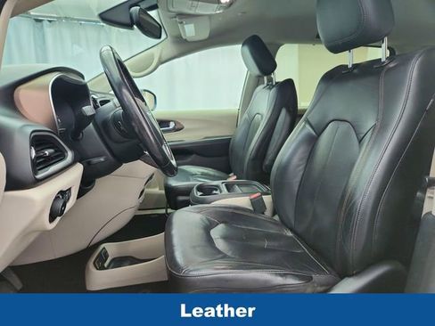 Used 2019 Chrysler Pacifica Touring-L FWD image 10