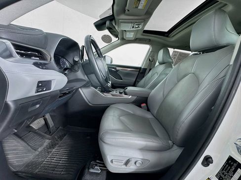Used 2021 Toyota Highlander Limited image 15