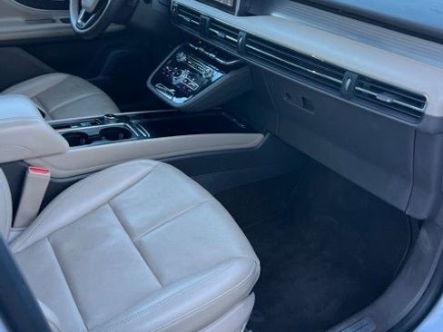 Used 2022 Lincoln Corsair FWD w/ Premium Package image 16