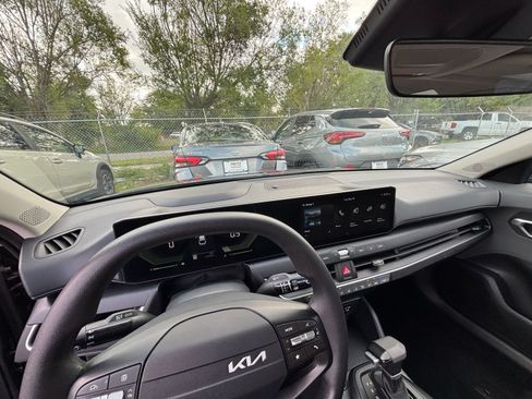 Used 2025 Kia K4 FWD image 32
