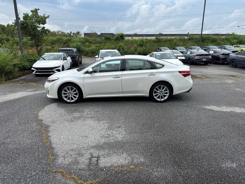 Used 2015 Toyota Avalon Limited FWD image 2