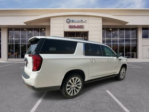 Used 2022 GMC Yukon XL Denali w/ Denali Premium Package AWD/4WD image 14