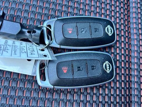 Certified 2025 Nissan Kicks SR image 19