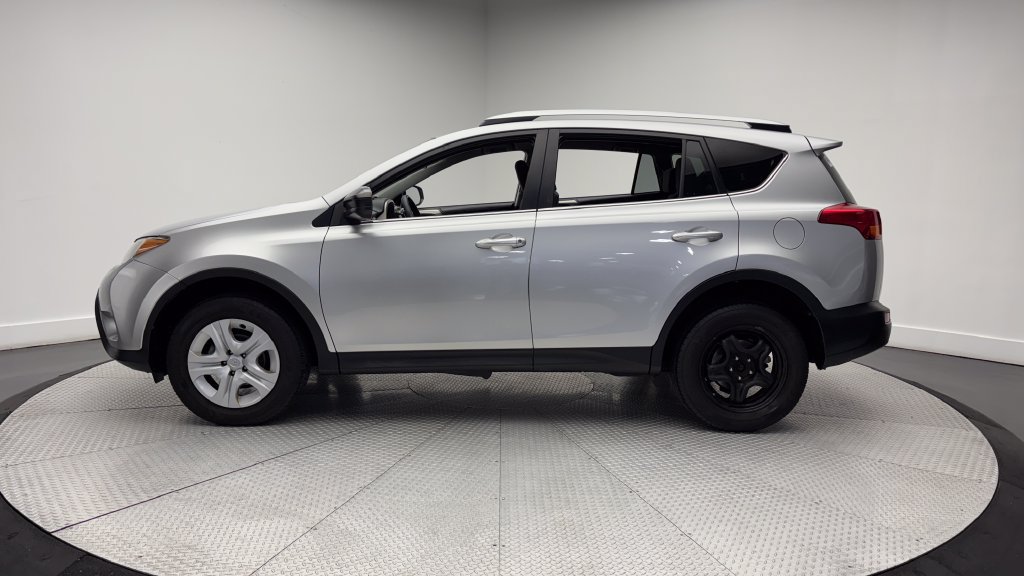 Used 2015 Toyota RAV4 LE AWD/4WD image 4