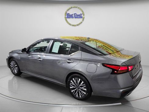 Used 2023 Nissan Altima 2.5 SV w/ SV Premium Package FWD image 4