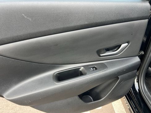 Used 2022 Hyundai Elantra Limited FWD image 38