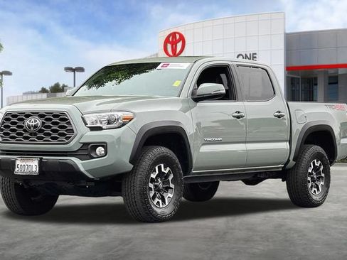 Used 2022 Toyota Tacoma TRD Off-Road w/ TRD Premium Off Road Package AWD/4WD image 10