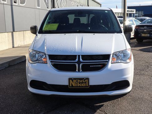 Used 2019 Dodge Grand Caravan SE image 2