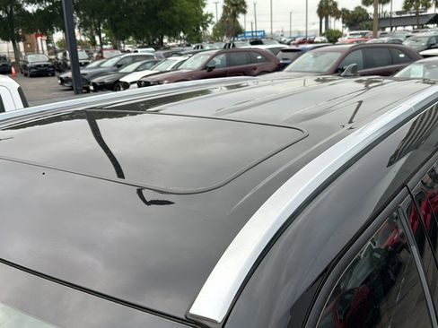 Used 2020 Toyota Highlander Limited FWD image 3