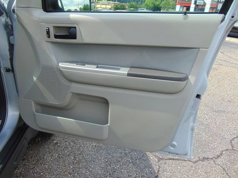Used 2011 Ford Escape XLT AWD/4WD image 25