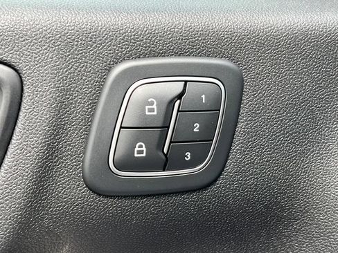 Certified 2022 Ford Escape Titanium FWD image 17