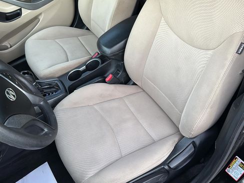 Used 2015 Hyundai Elantra SE image 18