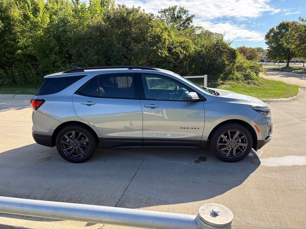 Used 2024 Chevrolet Equinox RS FWD image 10