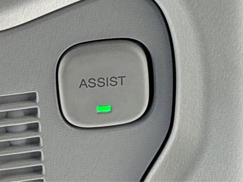 Used 2023 Jeep Renegade Latitude AWD/4WD image 29