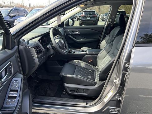 New 2026 Nissan Rogue Platinum w/ Platinum Premium Package image 13