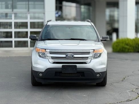 Used 2013 Ford Explorer XLT image 2