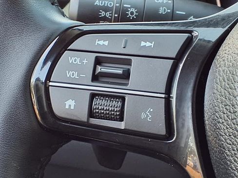 Certified 2025 Honda Pilot Touring image 18