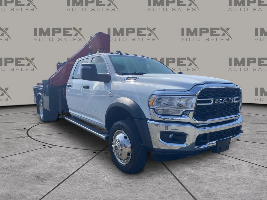 Used 2024 RAM 5500 Tradesman w/ Chrome Appearance Group AWD/4WD image 7