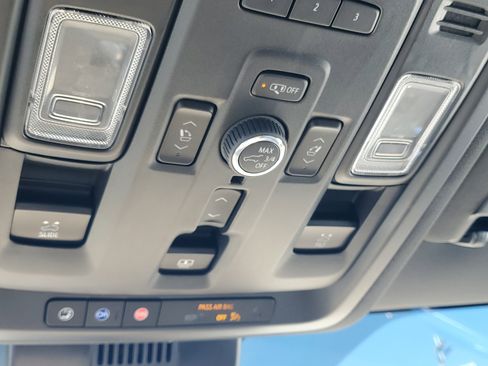 Used 2024 Chevrolet Suburban Premier image 35