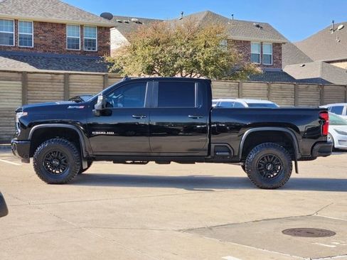 Used 2025 Chevrolet Silverado 2500 ZR2 w/ Technology Package image 14