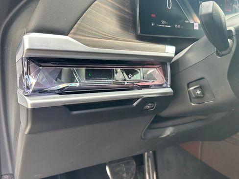 Used 2025 BMW 740i xDrive AWD/4WD image 19