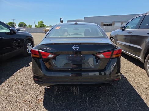 Used 2025 Nissan Altima 2.5 SV FWD image 4