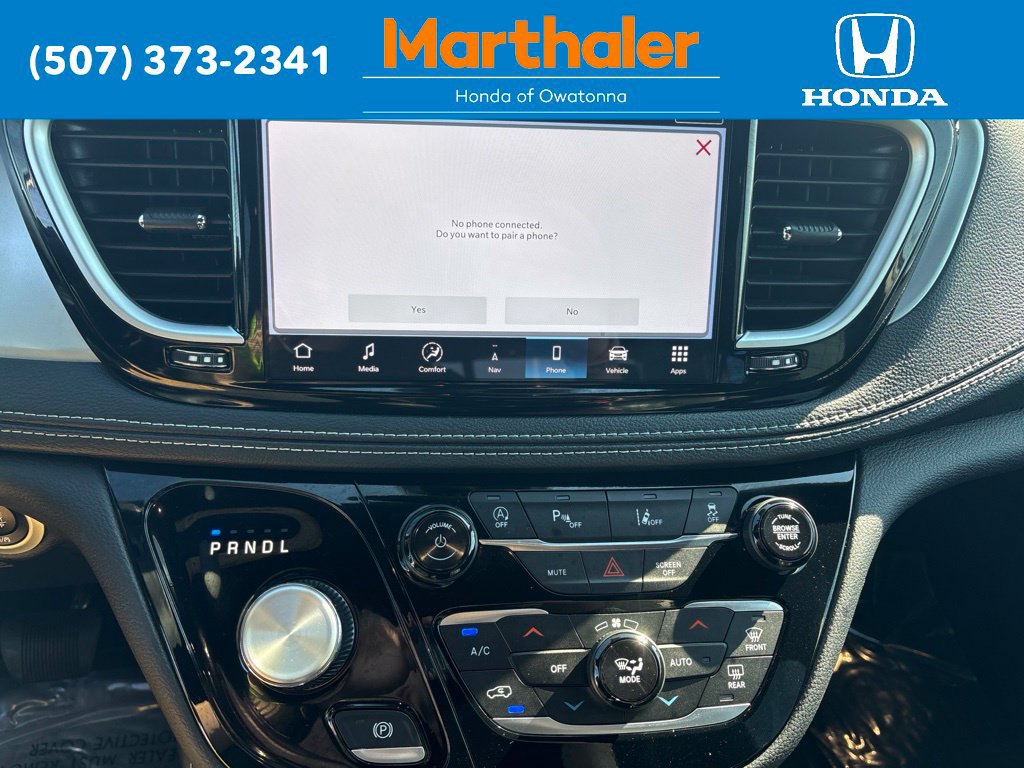 Used 2026 Chrysler Pacifica Limited FWD image 23