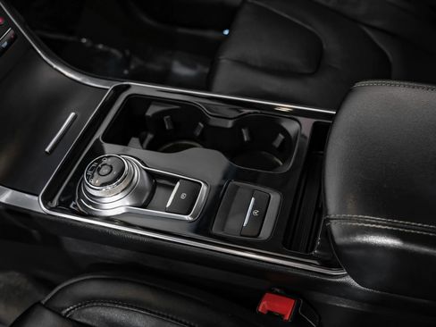 Used 2019 Ford Edge Titanium image 29