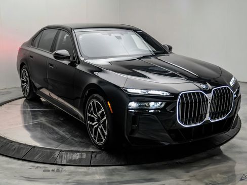 Used 2026 BMW 760i xDrive w/ Executive Package AWD/4WD image 25