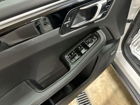 Used 2022 Porsche Macan image 15