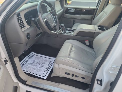 Used 2015 Lincoln Navigator 4WD image 10