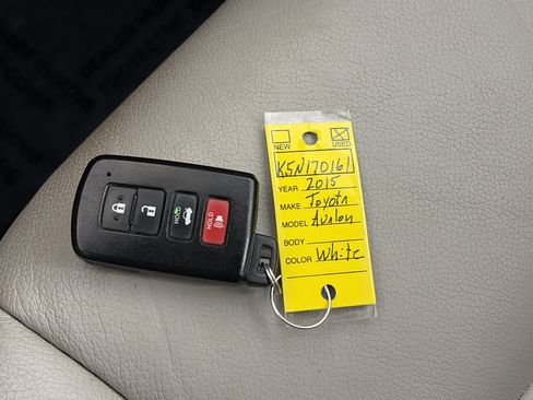 Used 2015 Toyota Avalon XLE Touring FWD image 31
