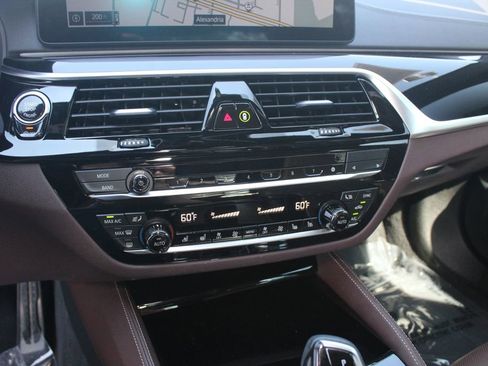 Used 2022 BMW M550i xDrive w/ Dynamic Handling Package AWD/4WD image 15