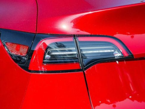 Used 2024 Tesla Model Y Long Range image 10