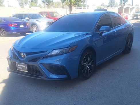 Used 2024 Toyota Camry SE image 2