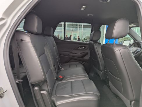 Certified 2023 Chevrolet Traverse LT w/ Rear Camera Mirror Package image 43