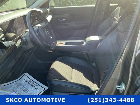 Used 2025 Nissan Kicks SR image 11