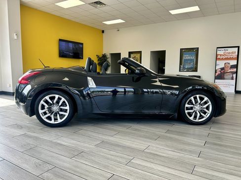 Used 2014 Nissan 370Z Touring w/ Navigation Package RWD image 5