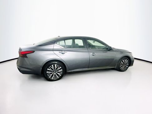 Used 2024 Nissan Altima 2.5 SV image 10
