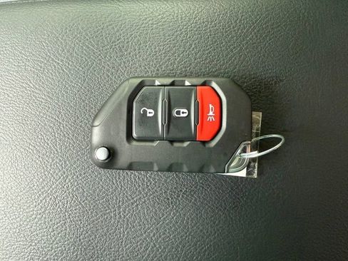 New 2025 Jeep Gladiator Sport image 28