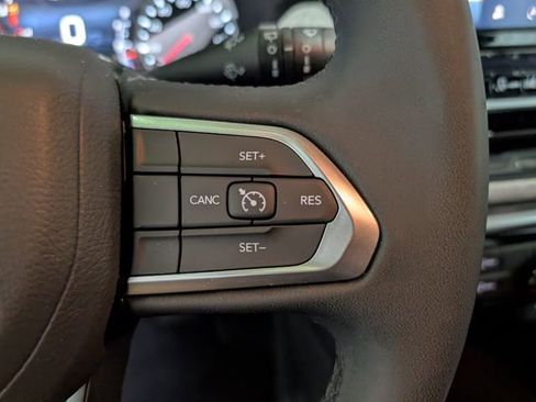 Used 2025 Jeep Compass Latitude AWD/4WD image 17