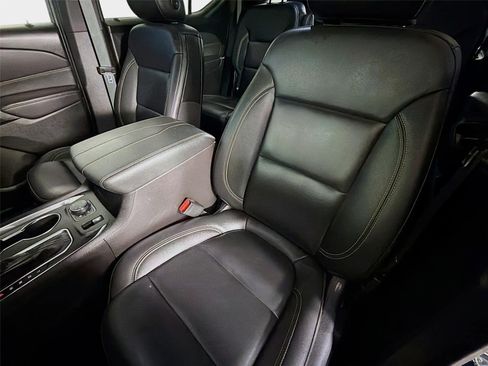 Used 2022 Chevrolet Traverse LT w/ LT Premium Package AWD/4WD image 12