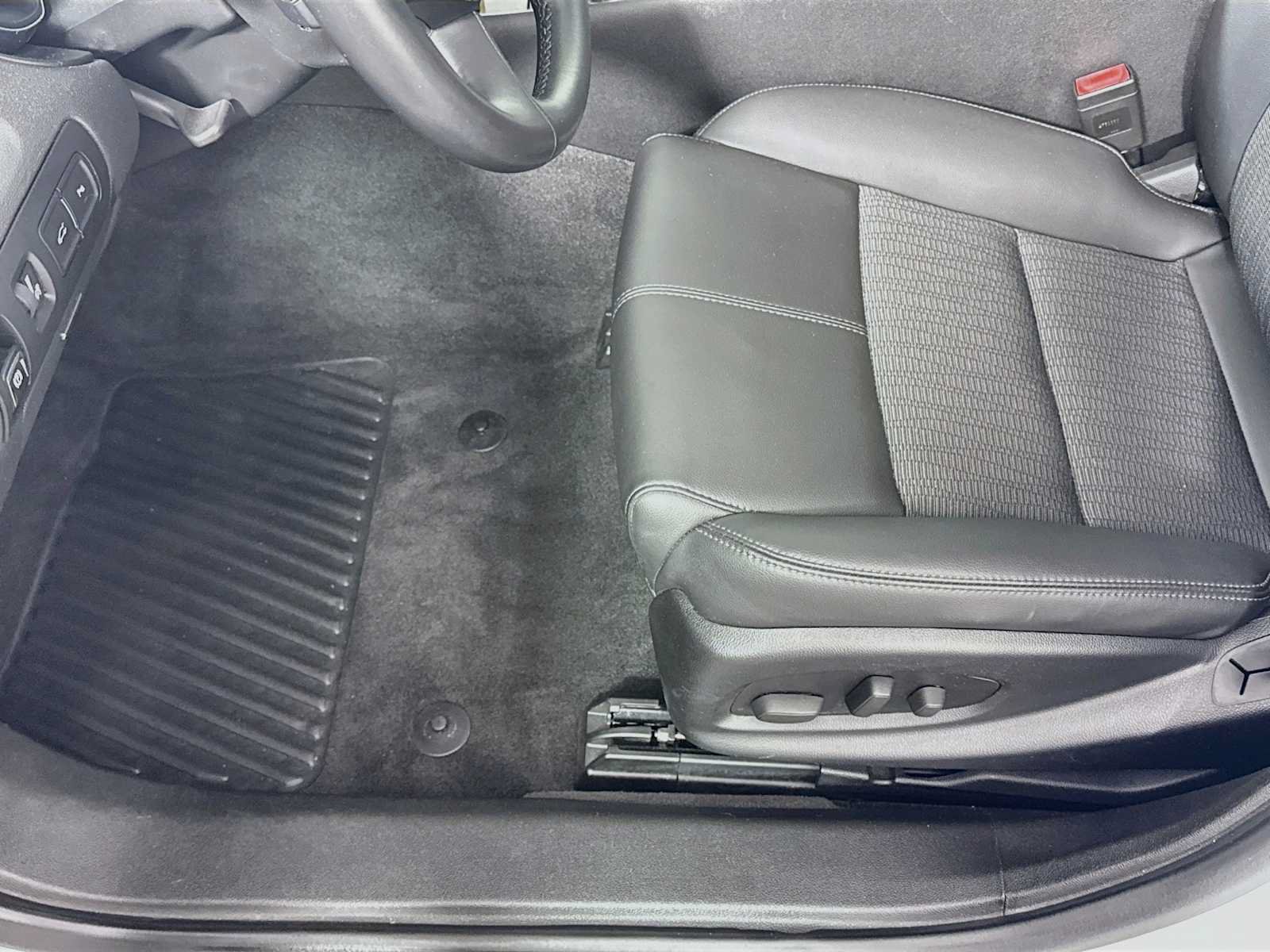 Used 2014 Chevrolet Impala LT w/ Convenience Package FWD image 15