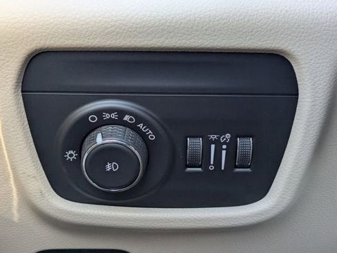 New 2025 Jeep Grand Cherokee Limited w/ Luxury Tech Group II RWD image 26