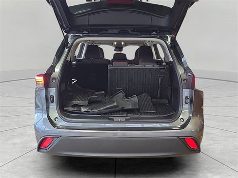 Used 2023 Toyota Highlander L image 27