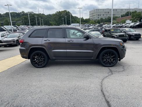 Certified 2020 Jeep Grand Cherokee Altitude AWD/4WD image 7